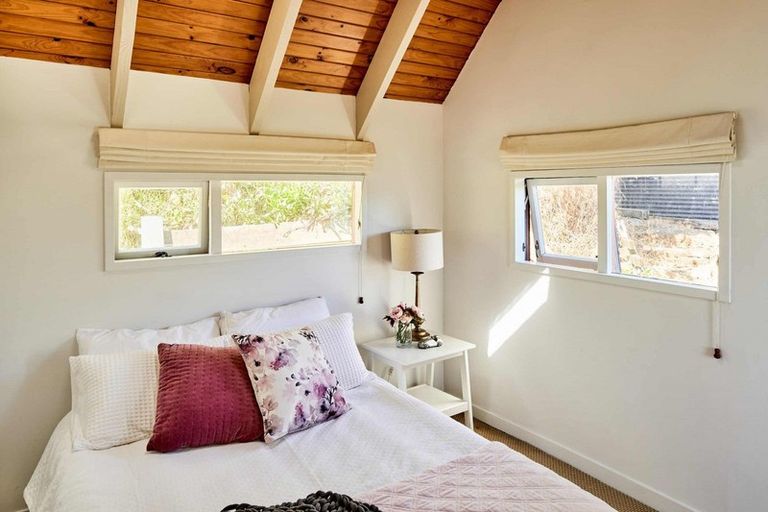 Photo of property in 21 Moana Road, Plimmerton, Porirua, 5026