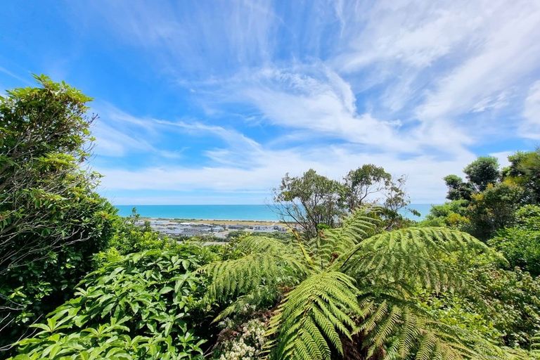 Photo of property in 12 Stanton Crescent, Karoro, Greymouth, 7805