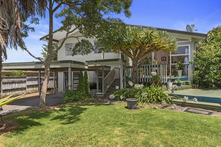 Photo of property in 3 Reynolds Place, Torbay, Auckland, 0630