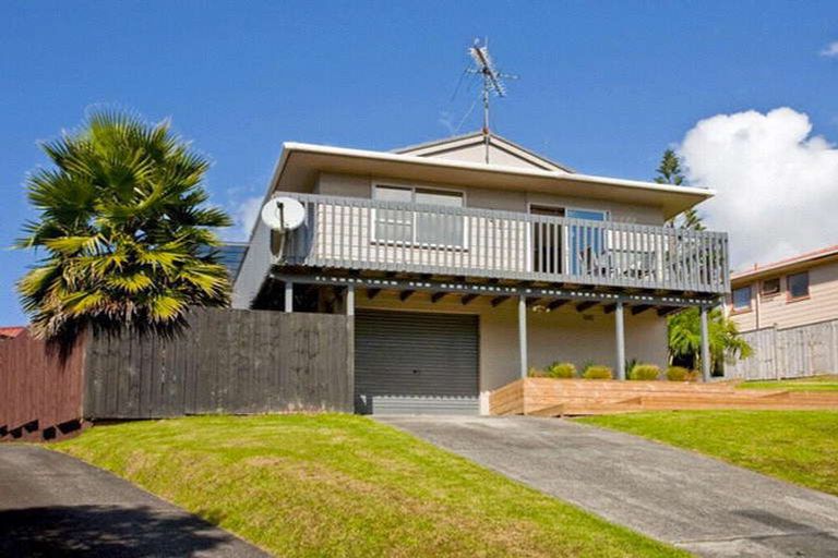 Photo of property in 9 Spinella Drive, Bayview, Auckland, 0629