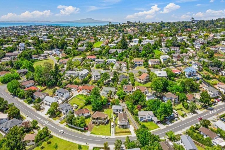 Photo of property in 1/71 Oaktree Avenue, Browns Bay, Auckland, 0630