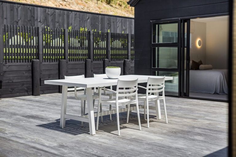 Photo of property in 75 Queen Charlotte Drive, Aotea, Porirua, 5024