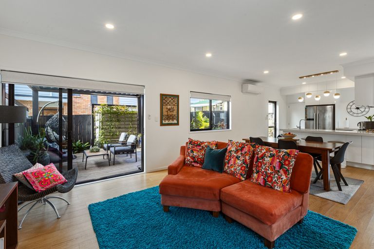 Photo of property in 49c Titirangi Road, New Lynn, Auckland, 0600