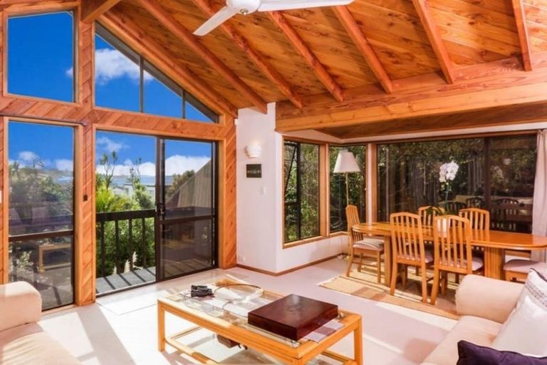 Photo of property in 3 Beulah Avenue, Rothesay Bay, Auckland, 0630