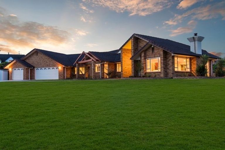 Photo of property in 2 Aunceston Rise, Alfriston, Auckland, 2105