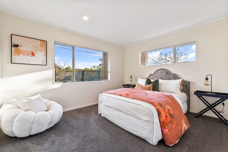 Photo of property in 28 Ginders Drive, Massey, Auckland, 0614
