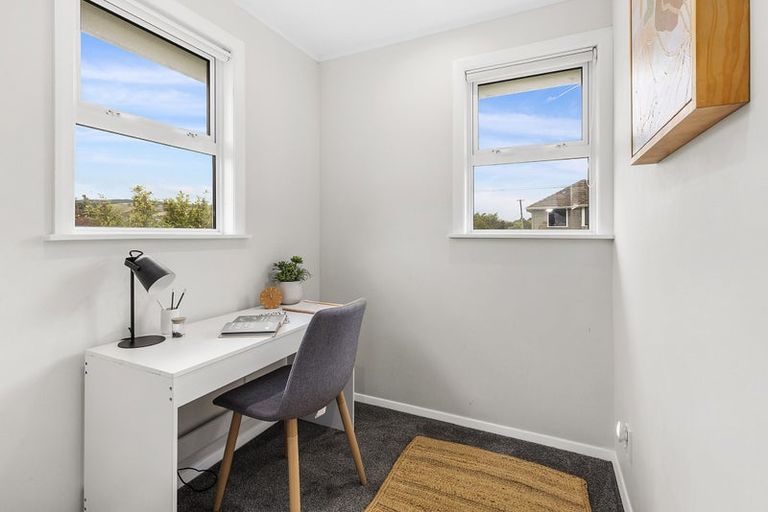 Photo of property in 11 Wakefield Terrace, Tawa, Wellington, 5028