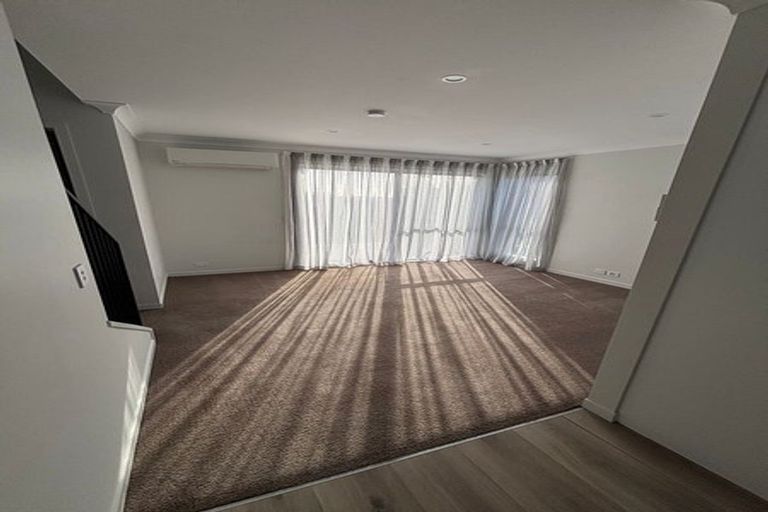 Photo of property in 10 Rauriki Lane, Rosehill, Papakura, 2113
