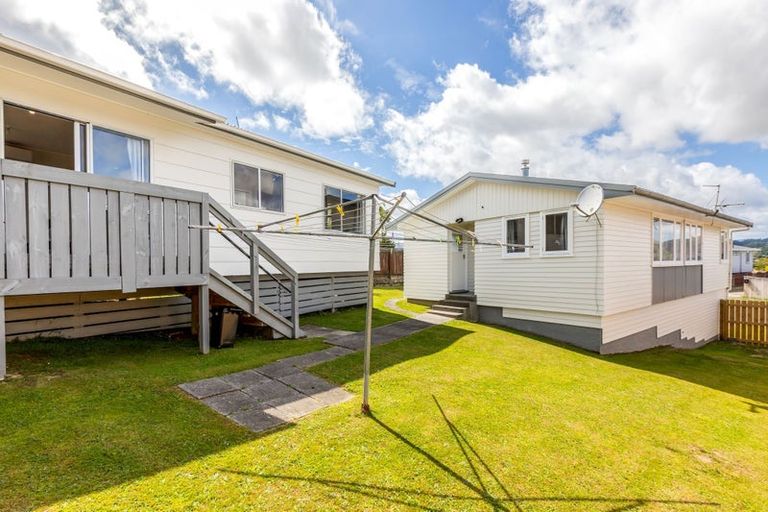 Photo of property in 17 Sombrero View, Ascot Park, Porirua, 5024