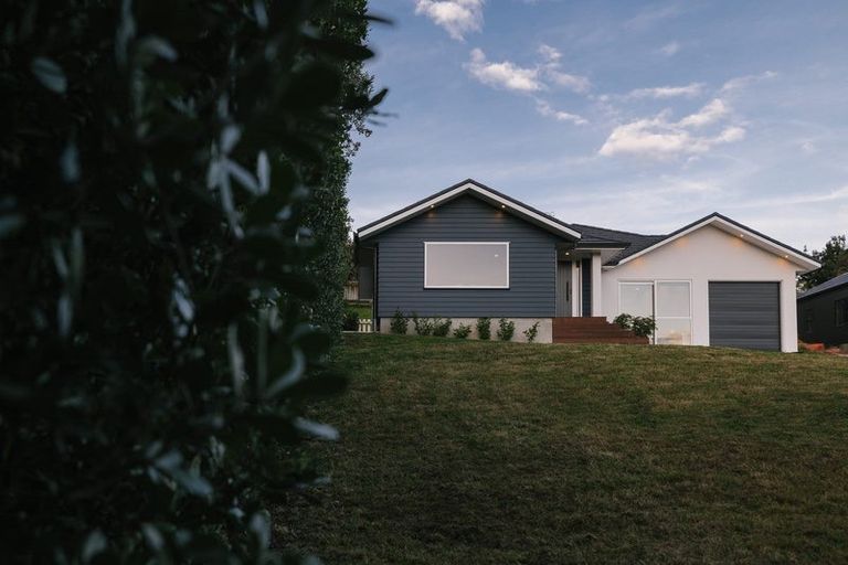 Photo of property in 22a La Lena Grove, Fitzherbert, Palmerston North, 4410
