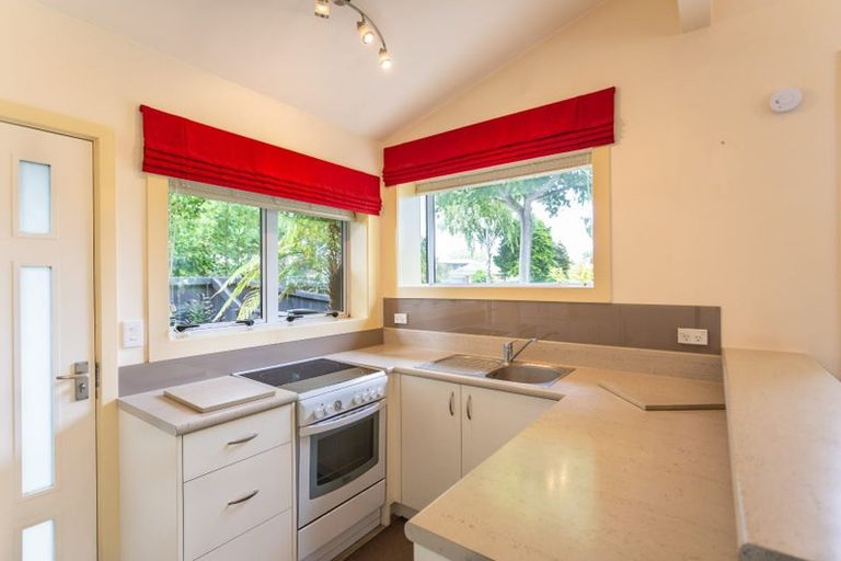 Photo of property in 1/208 Memorial Avenue, Burnside, Christchurch, 8053