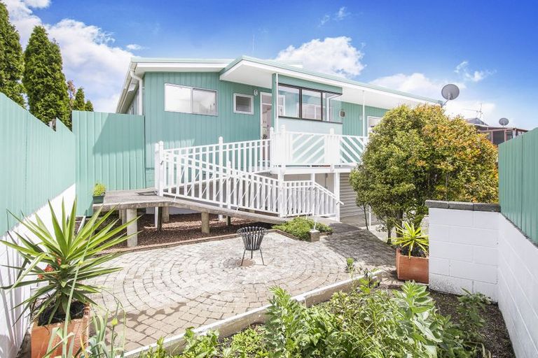 Photo of property in 21 Realm Place, Massey, Auckland, 0614