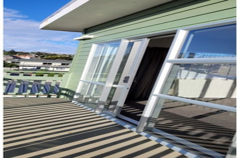 Photo of property in 7 Terrace Road, Titahi Bay, Porirua, 5022