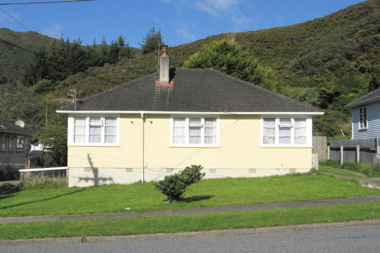 Photo of property in 3 Frethey Grove, Naenae, Lower Hutt, 5011