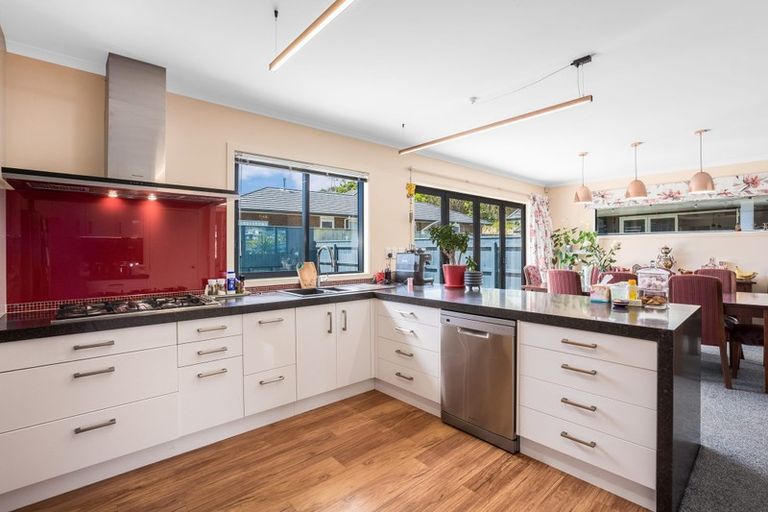 Photo of property in 32 Banks Boulevard, Whitby, Porirua, 5024