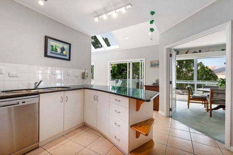 Photo of property in 42 Rangiwai Road, Titirangi, Auckland, 0604