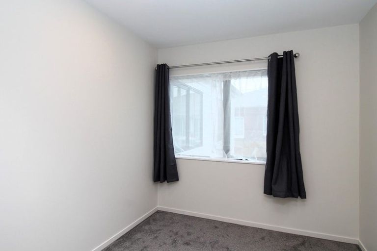 Photo of property in 4 Fruitvale Road, New Lynn, Auckland, 0600