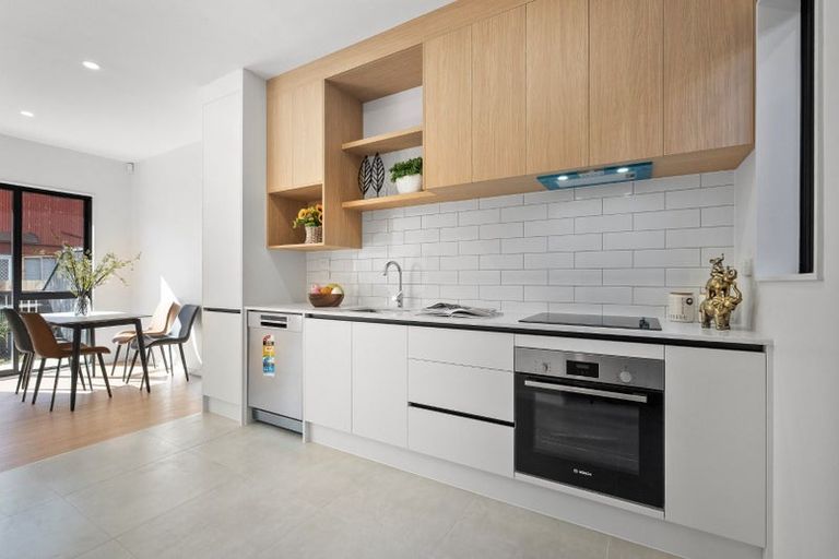 Photo of property in 9/20 Seabrook Avenue, New Lynn, Auckland, 0600