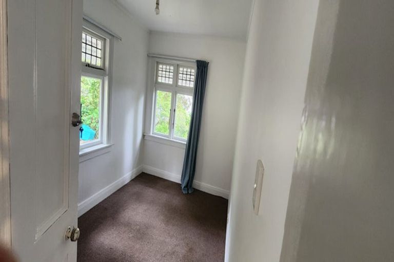 Photo of property in 60 Kelburn Parade, Kelburn, Wellington, 6012