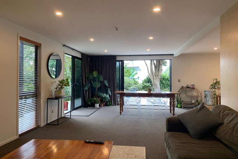 Photo of property in 2/28 Bayly Road, Moturoa, New Plymouth, 4310