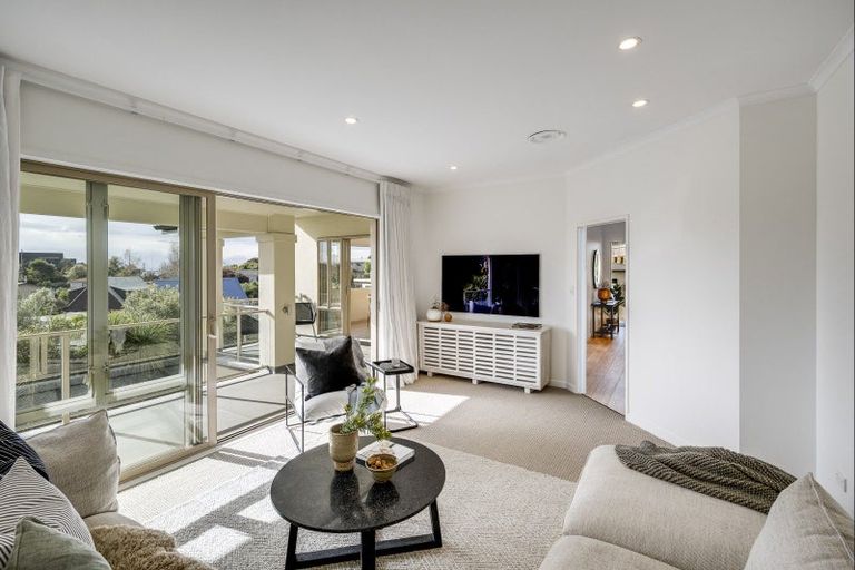 Photo of property in 6 Burbury Ridge, Havelock North, 4130