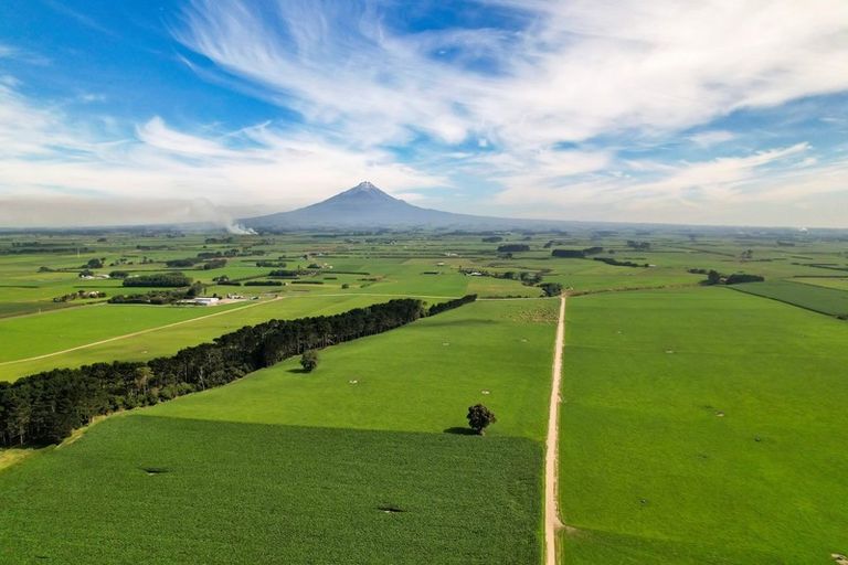 Photo of property in 1048 Normanby Road, Manaia, Hawera, 4678