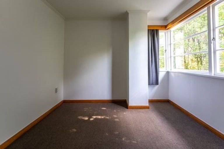 Photo of property in 33 Pahiatua Street, Hokowhitu, Palmerston North, 4410