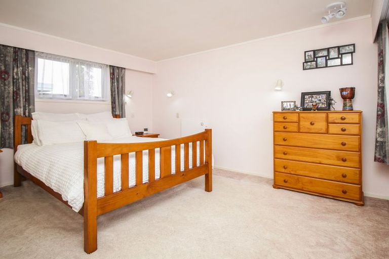 Photo of property in 21 Realm Place, Massey, Auckland, 0614