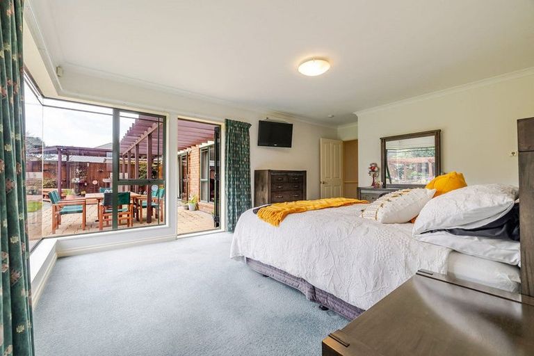 Photo of property in 62 Royal Oak Drive, Kelvin Grove, Palmerston North, 4414