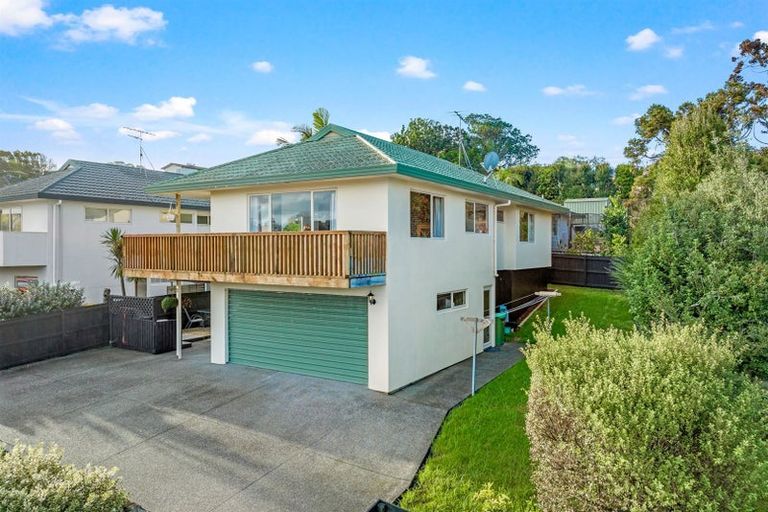 Photo of property in 2/15 Ellenbury Place, Stanmore Bay, Whangaparaoa, 0932