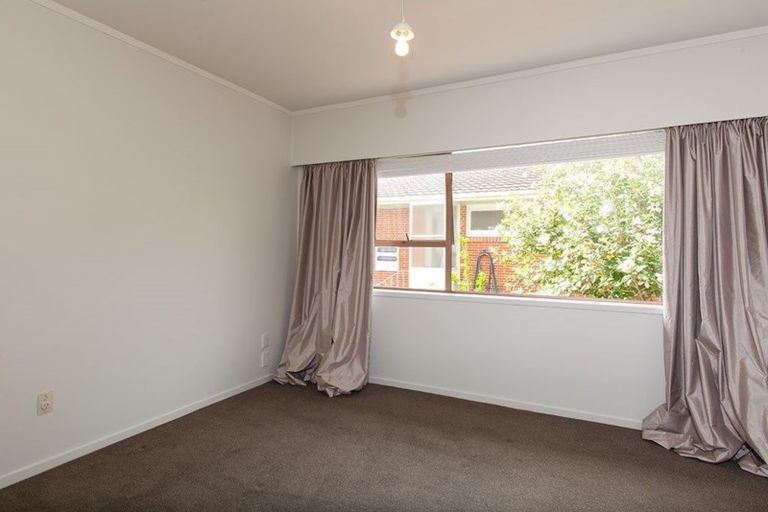 Photo of property in 27 Wainui Avenue, Point Chevalier, Auckland, 1022