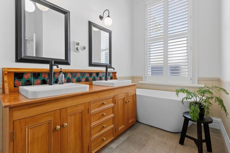 Photo of property in 30 Humphries Street, Inglewood, 4330