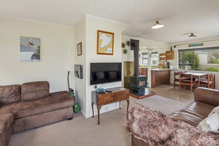 Photo of property in 19 Irwin Place, Kinloch, Taupo, 3377