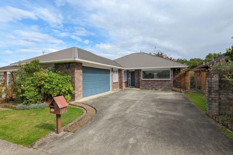 Photo of property in 4 Royal Oak Drive, Kelvin Grove, Palmerston North, 4414