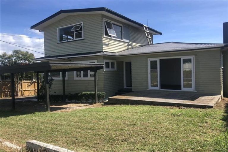 Photo of property in 2/52 College Road, Northcote, Auckland, 0627