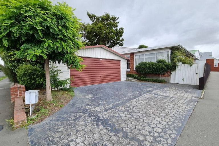 Photo of property in 99 Avonhead Road, Avonhead, Christchurch, 8042