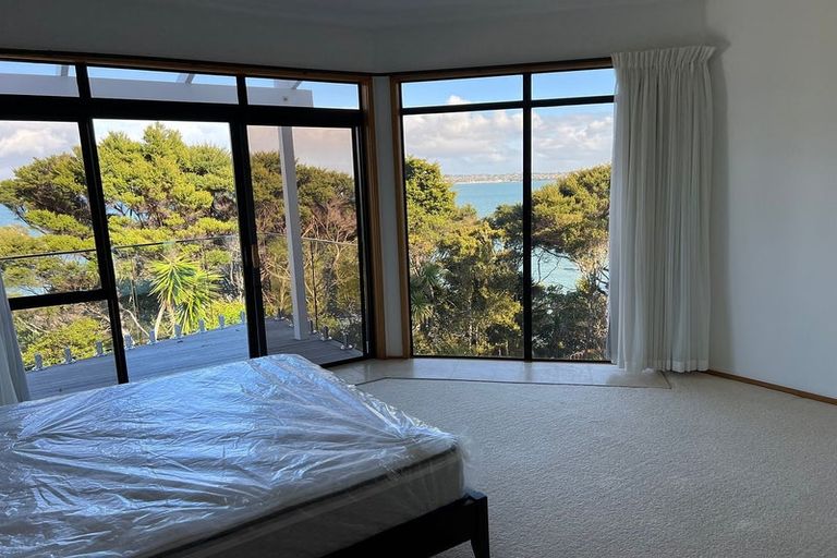 Photo of property in 9 Poaka Place, Beach Haven, Auckland, 0626