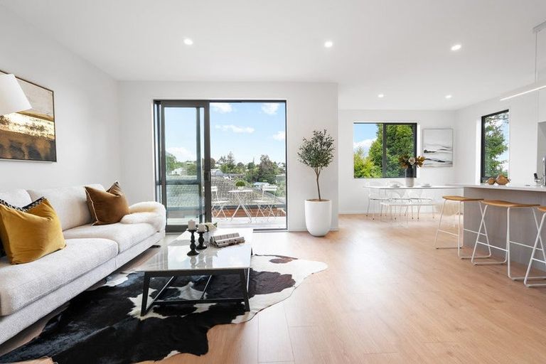 Photo of property in 144a Oaktree Avenue, Browns Bay, Auckland, 0630