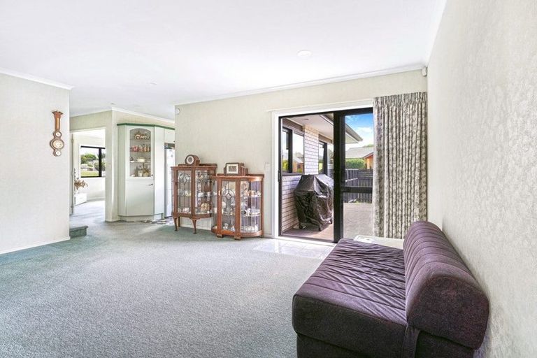 Photo of property in 1 Harrogate Place, Grandview Heights, Hamilton, 3200