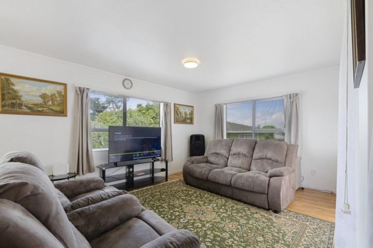Photo of property in 2/144 Edgewater Drive, Pakuranga, Auckland, 2010