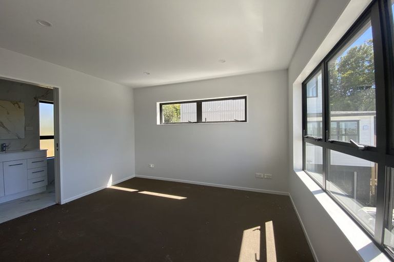 Photo of property in 13a Orton Street, Glenfield, Auckland, 0627