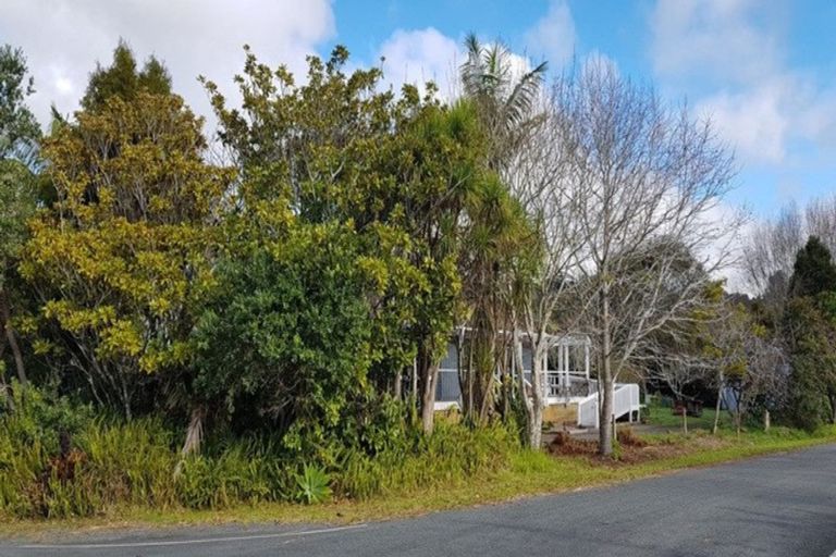 Photo of property in 129 Oakura Road, Oakura, Hikurangi, 0184