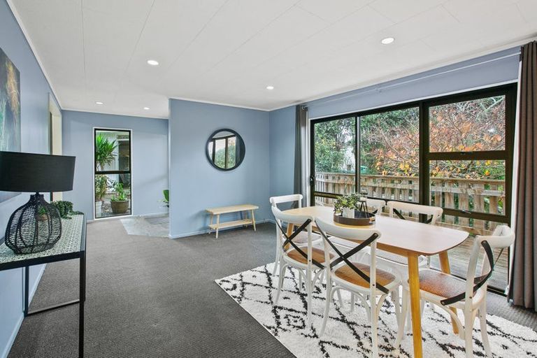 Photo of property in 25 Montana Place, Merrilands, New Plymouth, 4312