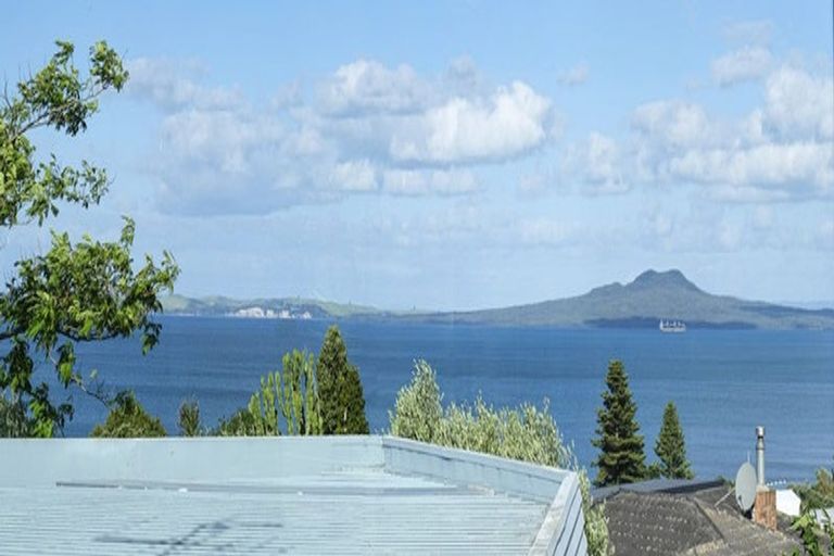 Photo of property in 825 Beach Road, Browns Bay, Auckland, 0630