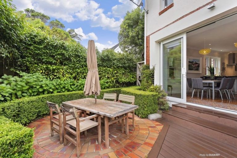 Photo of property in 10 Plunket Street, Kelburn, Wellington, 6012