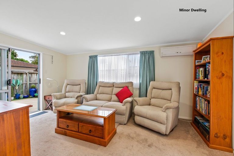 Photo of property in 20 Edgewater Grove, Orewa, 0931