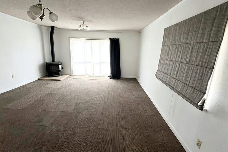 Photo of property in 121 Sturges Road, Henderson, Auckland, 0612