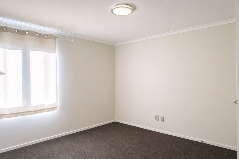 Photo of property in 2/1 Wallson Crescent, Wiri, Auckland, 2104