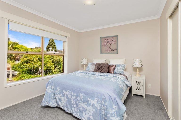 Photo of property in 1/3 Tallington Crescent, Torbay, Auckland, 0630