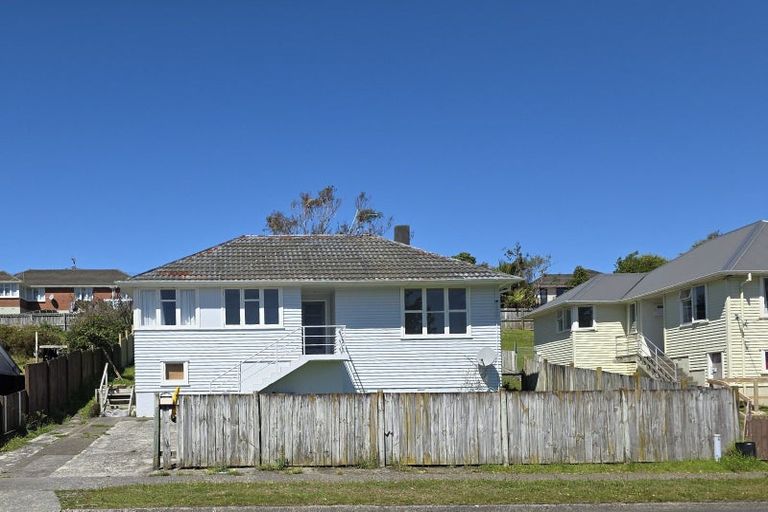 Photo of property in 42 Warspite Avenue, Cannons Creek, Porirua, 5024